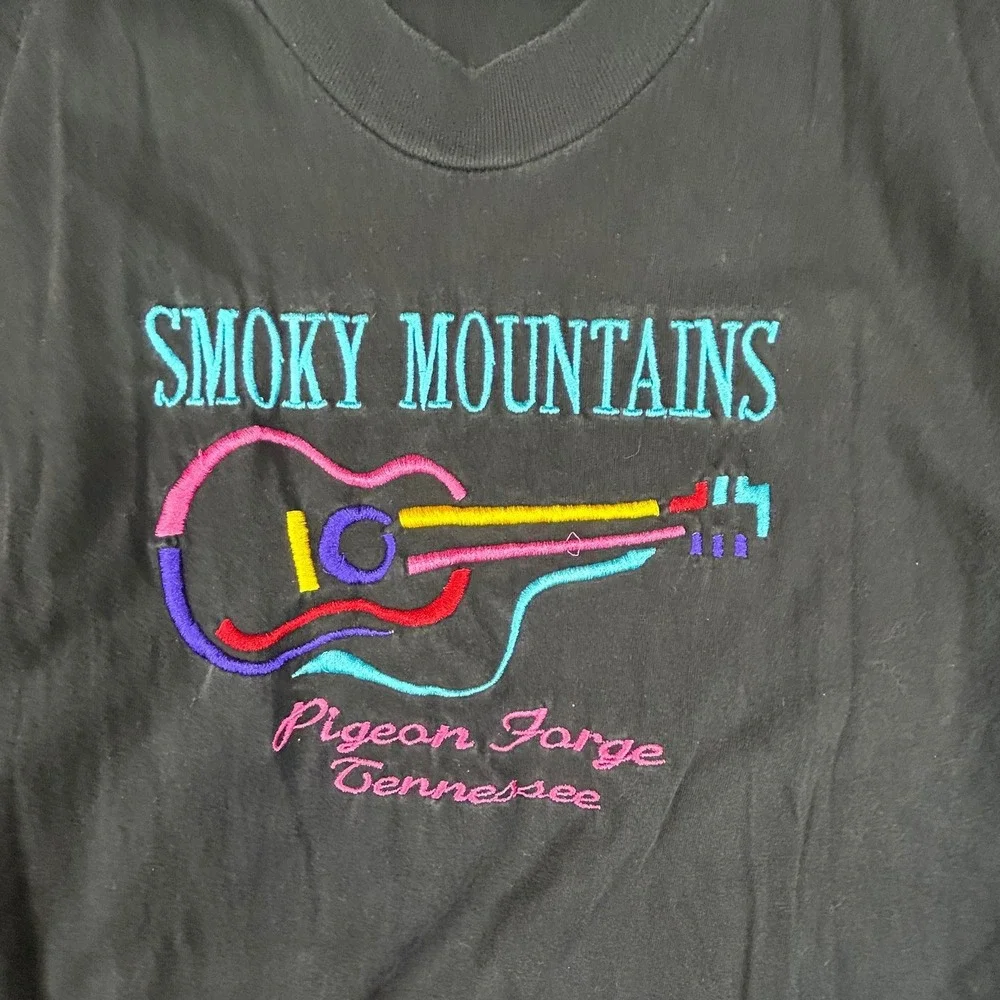 Vintage Smoky Mountains Pigeon Forge TN Guitar T-Shirt Black Embroidered Large - Picture 2 of 7